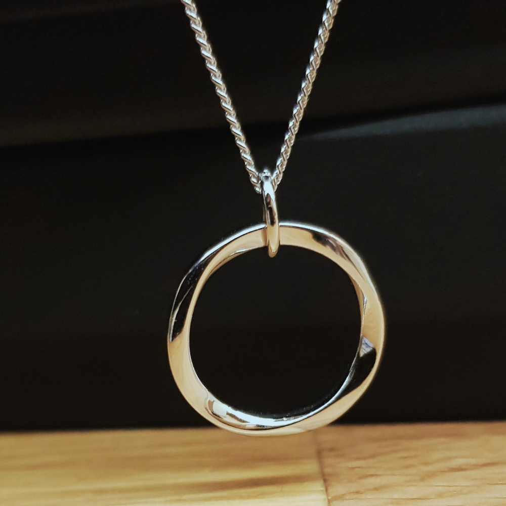 The circle necklace features a stunning 15mm ring with a slight twist on one face. Both necklace and circle are beautifully crafted jewellery in Sterling Silver 925. The Sterling Silver 925 circle