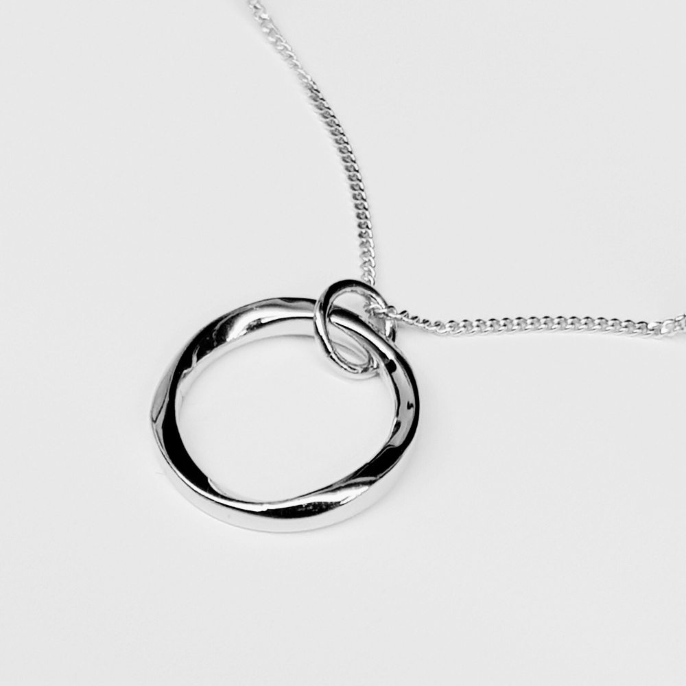 The circle necklace features a stunning 15mm ring with a slight twist on one face. Both necklace and circle are beautifully crafted jewellery in Sterling Silver 925. The Sterling Silver 925 circle pendant is Rhodium Plated making it extremely durable with a high shine.