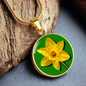 Daffodil Birth Flower March Graphic Epoxy Disc Necklace. Clear shiny epoxy shows a yellow petal flower on a green background. The jewellery is made of high quality surgical steel or with an 18k gold finish option with an option to engrave a short love you message or special date. Luxury Necklace: 18-22" (45-56cm) adjustable
Circle Pendant: 0.9” x 0.9” (23.5mm x 23.5mm)