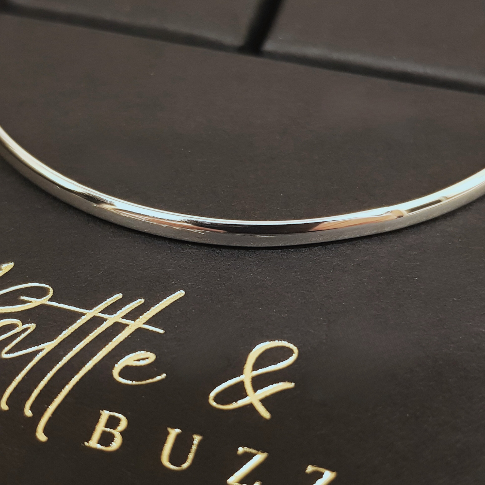 This Beautiful Silver Bangle is a 3mm wide D shaped Bangle finished off with a high polish and looks amazing. The 925 Silver Bangle is designed to be worn on it's own or added to in multiples. It is 65mm round and slides nicely over the hand.